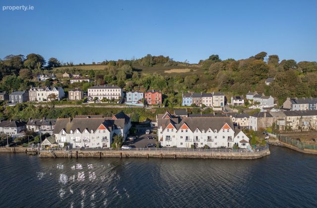 32 Granary Wharf, Glenbrook, Co. Cork - Click to view photos