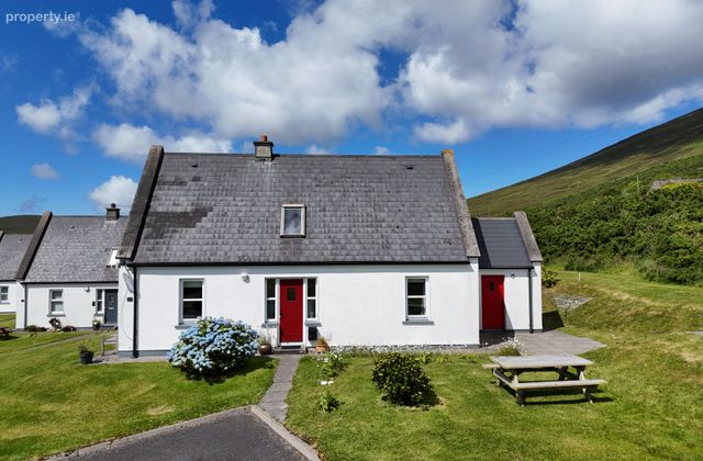 13 Baile Slievemore, Dugort, Achill, Co. Mayo - Click to view photos