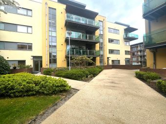 Glenesky Square, Phoenix Park Racecourse, Castleknock, Dublin 15, Castleknock, Dublin 15