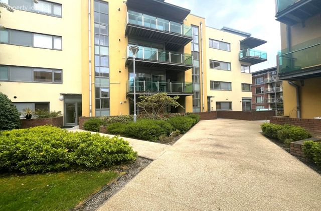 Glenesky Square, Phoenix Park Racecourse, Castleknock, Dublin 15, Castleknock, Dublin 15 - Click to view photos