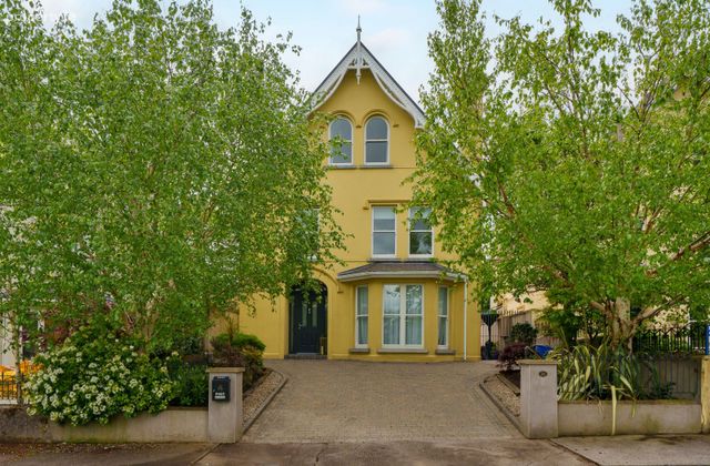 30 Lindville, Blackrock, Co. Cork - Click to view photos