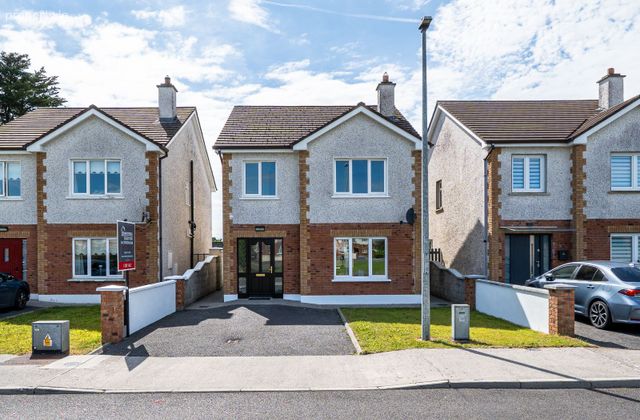 9 Glentaun Close, Ballinasloe, Co. Galway - Click to view photos
