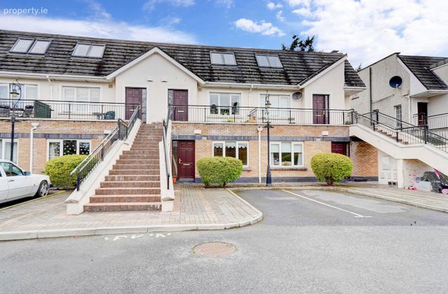 4 Esker Pines, Lucan, Co. Dublin - Click to view photos