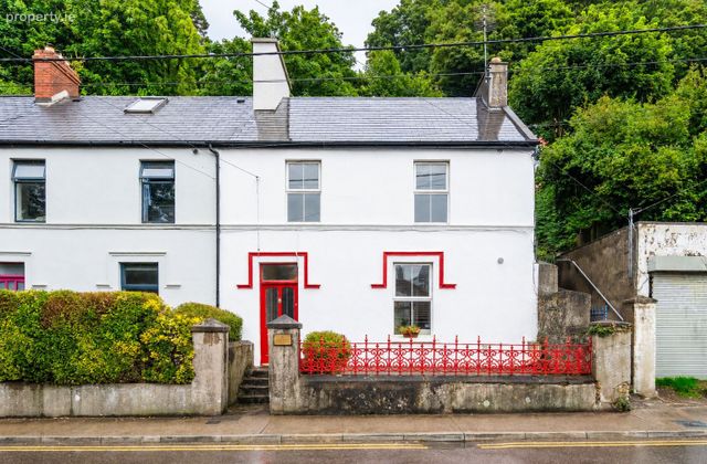 1 Strawberry Cottages, Lee Road, Sundays Well, Cork, Victoria Cross, Co. Cork - Click to view photos