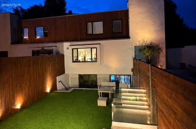 19 Railway Cottages, Dublin 4, Sandymount, Dublin 4 - Click to view photos