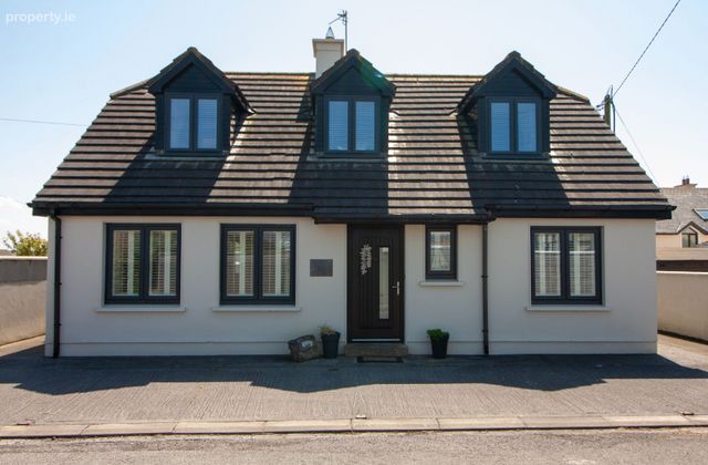 Teach An Chol&aacute;iste, Sandhill Road, Ballybunnion, Ballybunion, Co. Kerry - Click to view photos