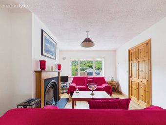 16 The Heathers, Classes Lake, Ballincollig, Co. Cork - Image 3