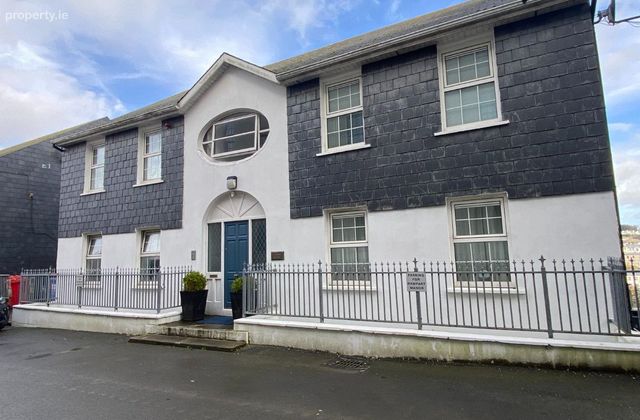 3 Rampart Manor, The Ramparts, Kinsale, Co. Cork - Click to view photos