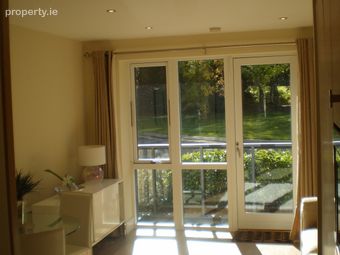 Apartment 82, Whyckham Point, Vwyckham Way, Dundrum, Dublin 16 - Image 4