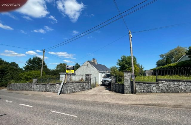 Little Ville Cottage, Moneygurney, Rochestown, Co. Cork - Click to view photos