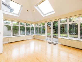 20 Laurleen, Stillorgan, Foxrock, Dublin 18 - Image 3