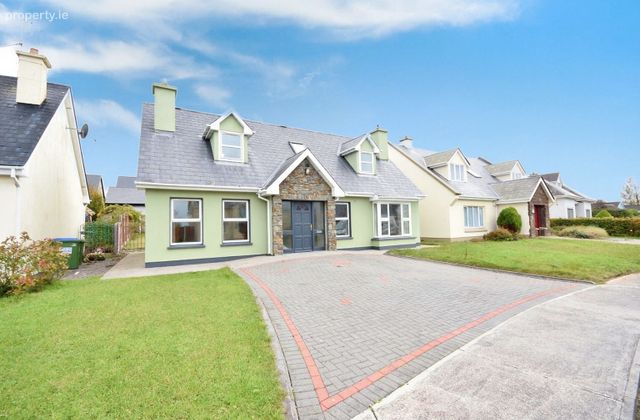 14 Sl&iacute; Na Sp&eacute;ire, Clieveragh, Listowel, Co. Kerry - Click to view photos