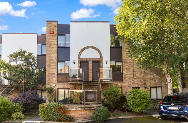 104 The Elms, Mount Merrion Avenue, Stillorgan, Co. Dublin - Click to view photos