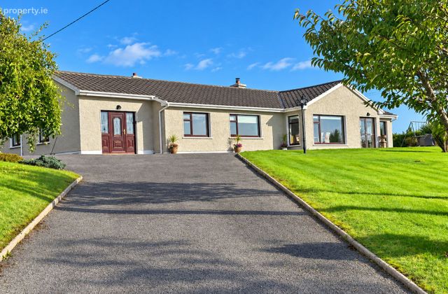 Cranny Lower, Inver, Inver, Co. Donegal - Click to view photos