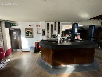 An T&aacute;in Bar, Market Square, Ballinasloe, Co. Galway, Ballinasloe, Co. Galway - Image 4