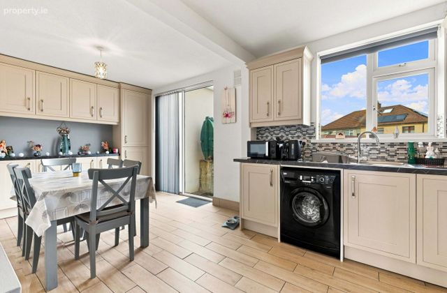 38 Oakwood Avenue, Swords, Co. Dublin - Click to view photos