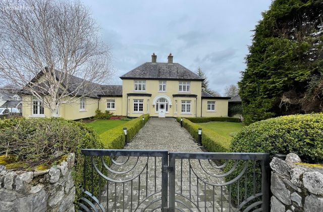 Apartment No.1, St.gerards, Rathkeale Rd, Adare, Adare, Co. Limerick - Click to view photos