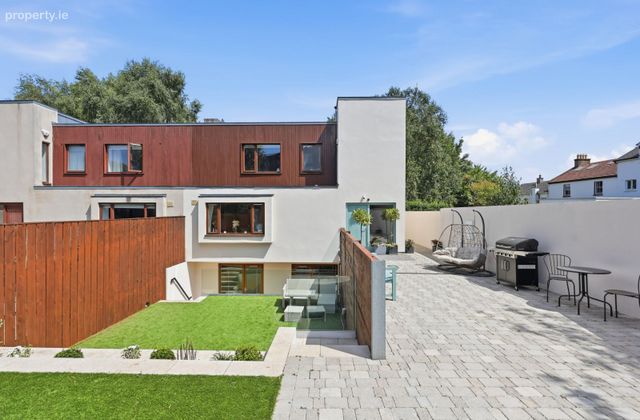 19 Railway Cottages, Dublin 4, Sandymount, Dublin 4 - Click to view photos