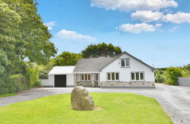 Avondale, Carhoonakilla, Tarbert, Co. Kerry - Click to view photos