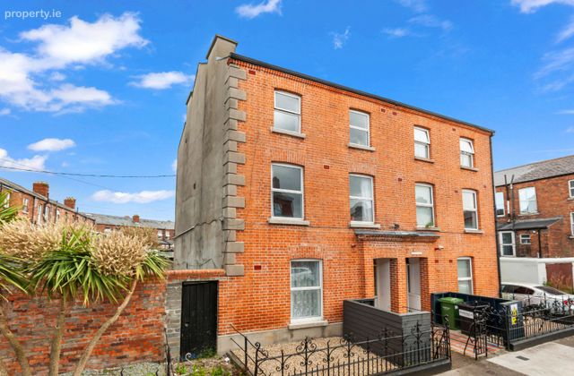 75 Cabra Park, Phibsborough, Dublin 7 - Click to view photos