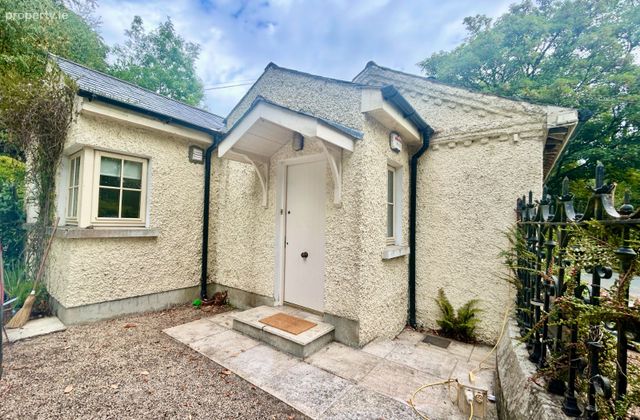 Altidore Castle Gate Lodge, Kilpedder, Co. Wicklow - Click to view photos