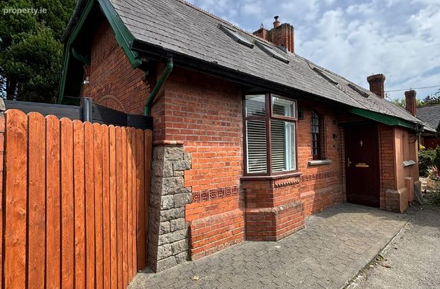 5 Plunkett Cottages, Portmarnock, Co. Dublin, Portmarnock, Co. Dublin - Click to view photos