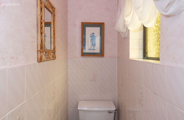 9 Oaklee, Carrigrohane, Co. Cork - Click to view photos