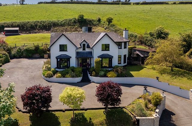 Tiknock, Kinsalebeg, Co. Waterford - Click to view photos
