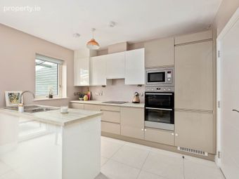 4 Shackleton Grove, Lucan, Co. Dublin, Lucan, Co. Dublin - Image 2