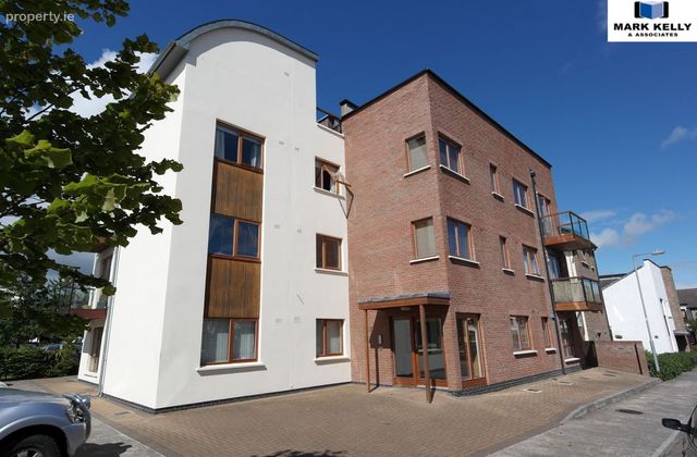 12 Hunters Avenue, Hunters Wood, Ballycullen, Dublin 24 - Click to view photos