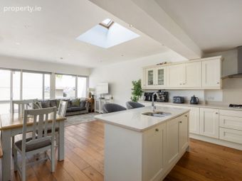 8 Sandyford Hall Grove, Dublin 18, Leopardstown, Dublin 18 - Image 4