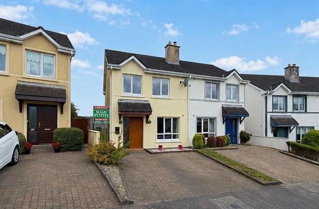 29 Highwood Park, Collooney, Co. Sligo - Click to view photos