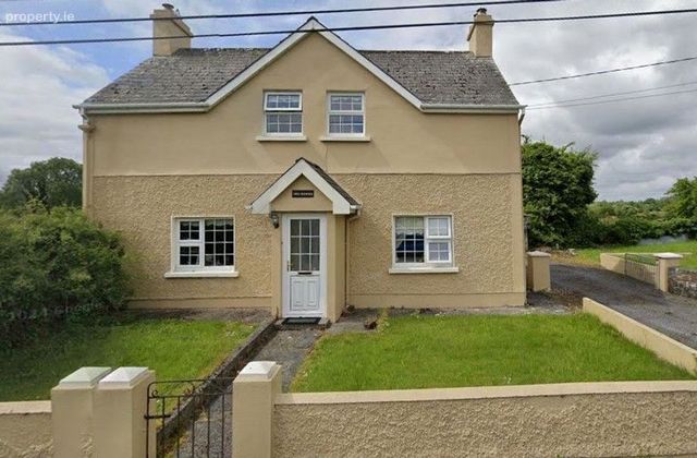 Cross Residence, Creggan, Ballaghaderreen, Co. Roscommon, Ballaghaderreen, Co. Roscommon - Click to view photos
