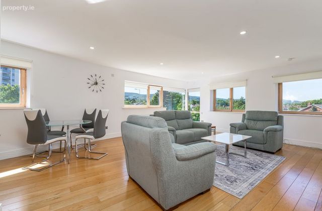 Southmede, Dundrum, Dublin 16 - Click to view photos