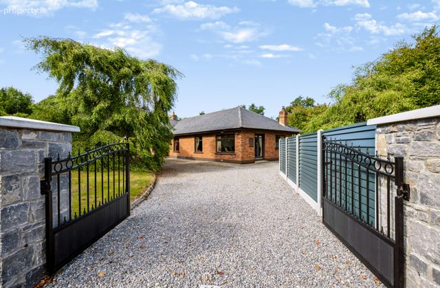 Knock Cross, Balbriggan, Balrothery, Co. Dublin, Balbriggan, Co. Dublin - Click to view photos