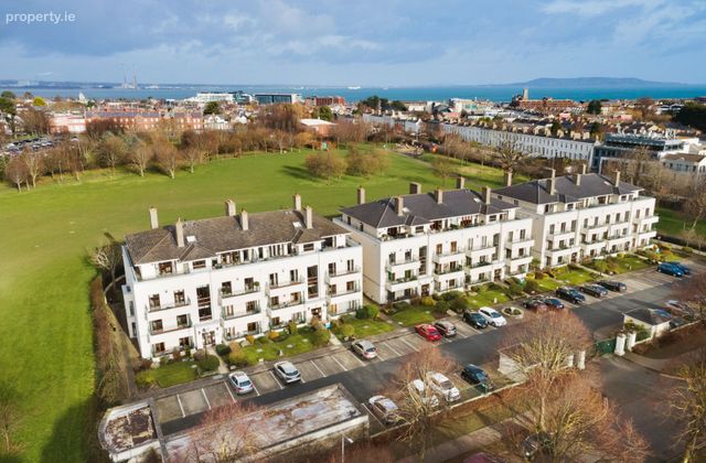 Apartment 30, The Oak, Carysfort Hall, Carysfort Park, Blackrock, Co. Dublin - Click to view photos