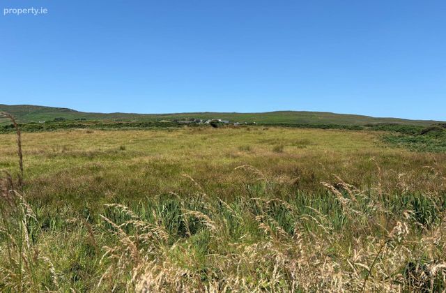 Laharn North, Cahersiveen, Co. Kerry - Click to view photos