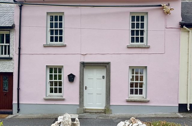 The Forge Masters Cottage, Hatchery Lane, Inistioge, Thomastown, Co. Kilkenny - Click to view photos
