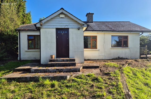 Swallow Cottage, Greenan More, Ballinderry, Co. Wicklow - Click to view photos