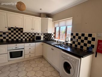4 Woodvale, Herons Wood, Carrigaline, Co. Cork - Image 3