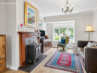 33 Glencairn Lawn, The Gallops, Leopardstown, Dublin 18 - Image 2