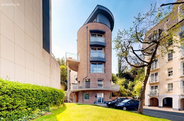 The Tower Clearwater Cove, 127 Dun Leary Hill, Dun Laoghaire, Co. Dublin - Click to view photos