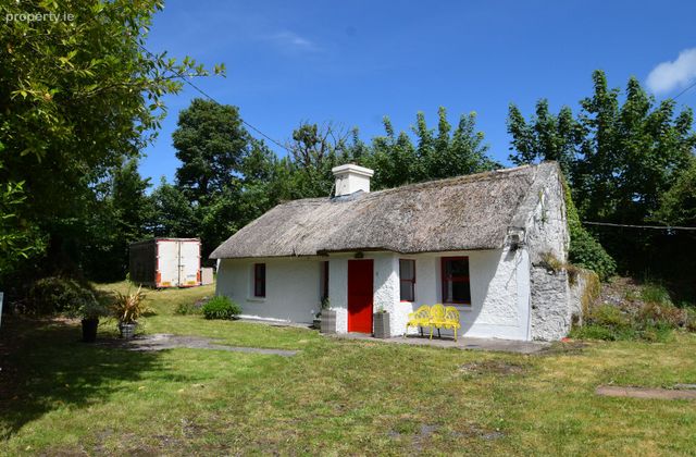 Rose Thatch Cottage, Roveagh, Kilcolgan, Co. Galway - Click to view photos