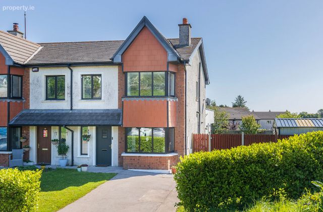 60 The Drive, Inis &Aacute;lainn, Cobh, Co. Cork - Click to view photos
