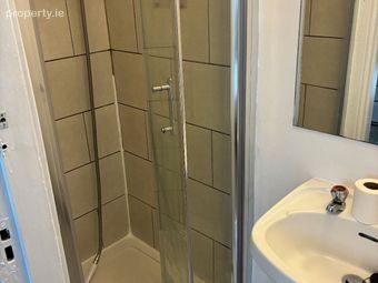 Apartment 8, Georges Court, Dublin 2 - Image 3