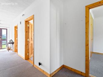 8 Woodlawn, Stranorlar, Co. Donegal, Ballybofey, Co. Donegal - Image 2