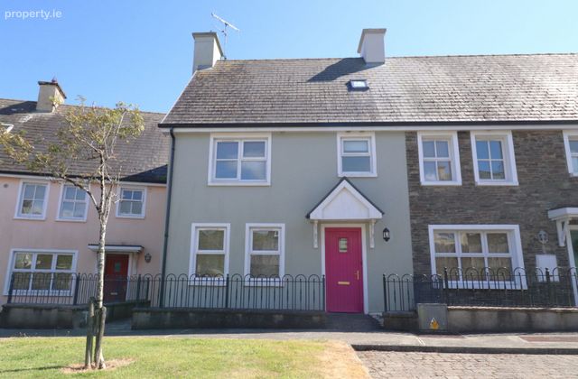22 The Lawn, Castletownshend, Co. Cork - Click to view photos