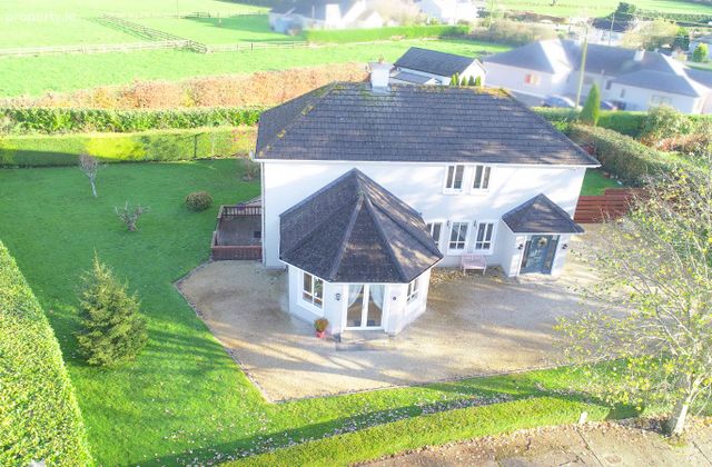 4 Limetree Grove, Cashel, Co. Tipperary - Click to view photos