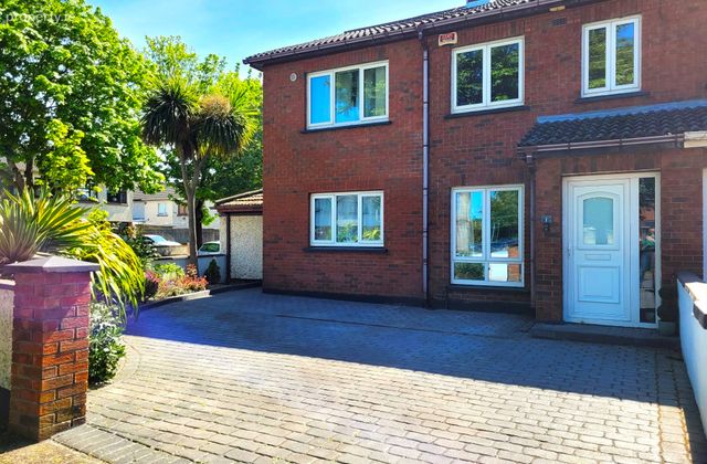 1 Woodford Meadows, Dublin 22, Dublin 22 - Click to view photos