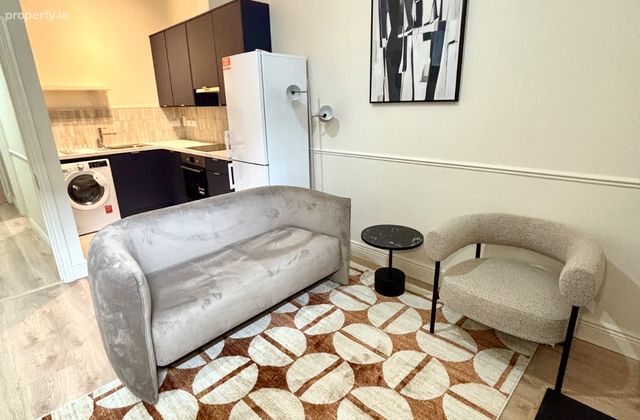Mountjoy Square Apartment, Dublin 1 - Click to view photos